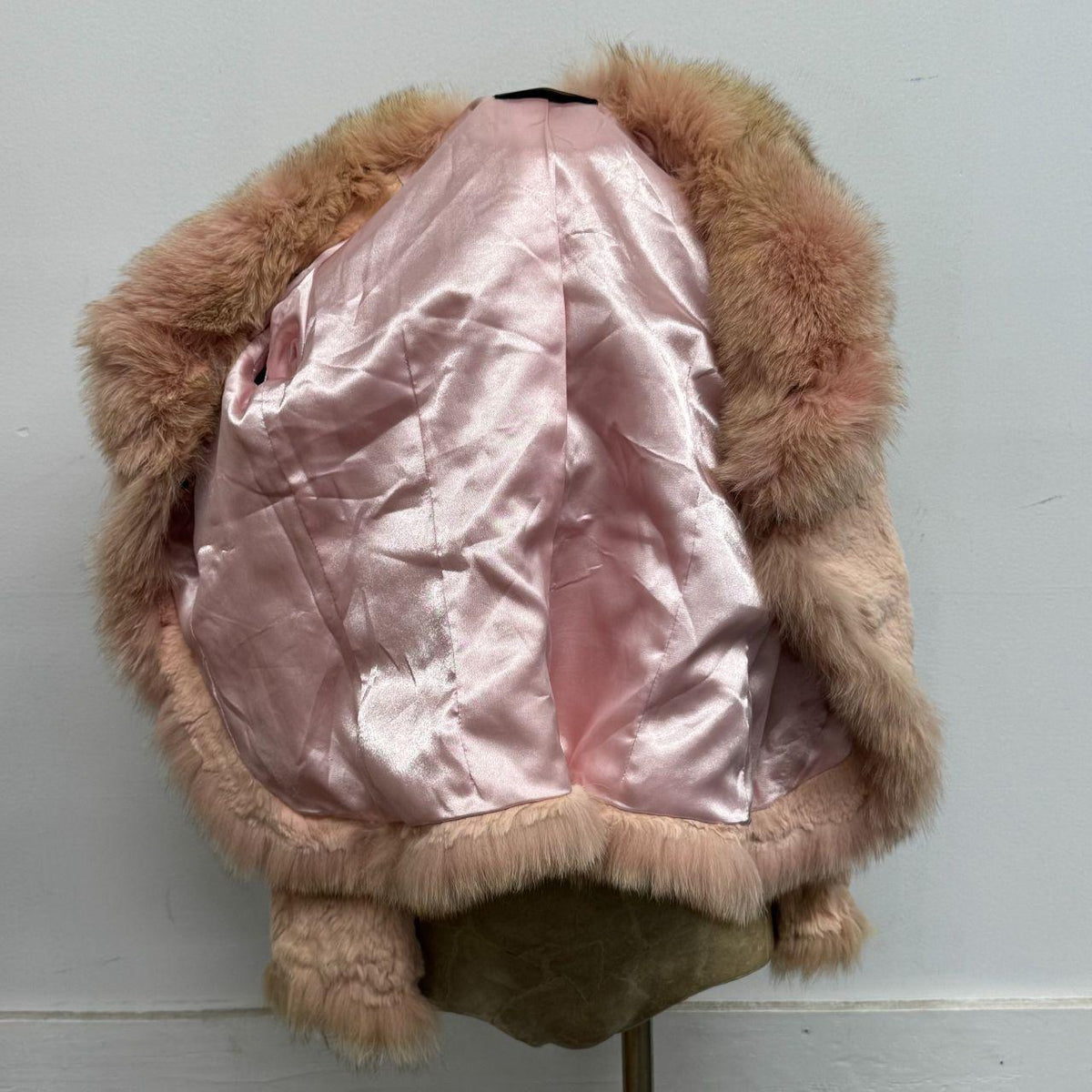 Vintage Y2K Pastel Baby Pink Cropped Rabbit & Fox Fur Jacket Coat