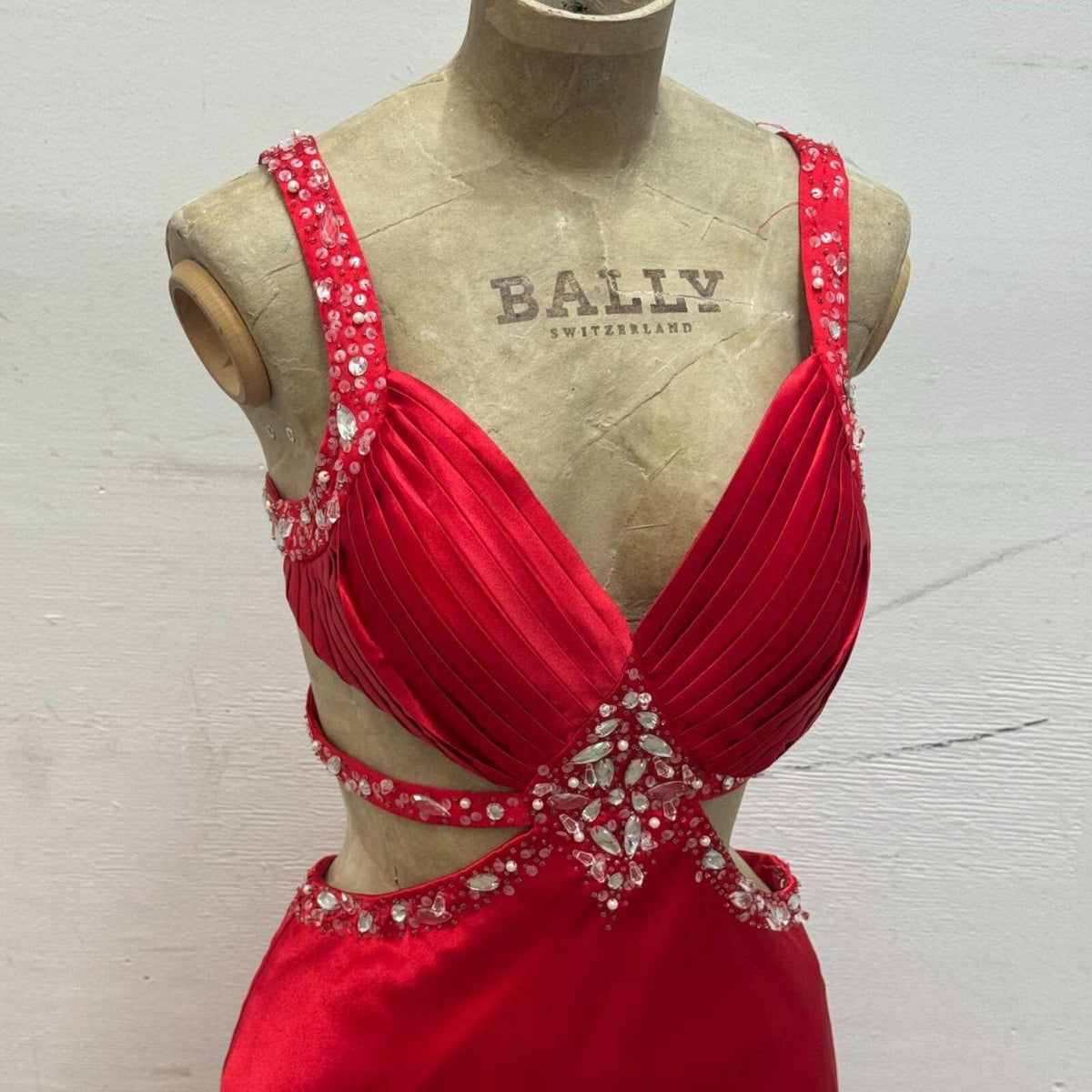 Vintage Y2K Adrianna Papell Backless Crimson Satin Gown 4