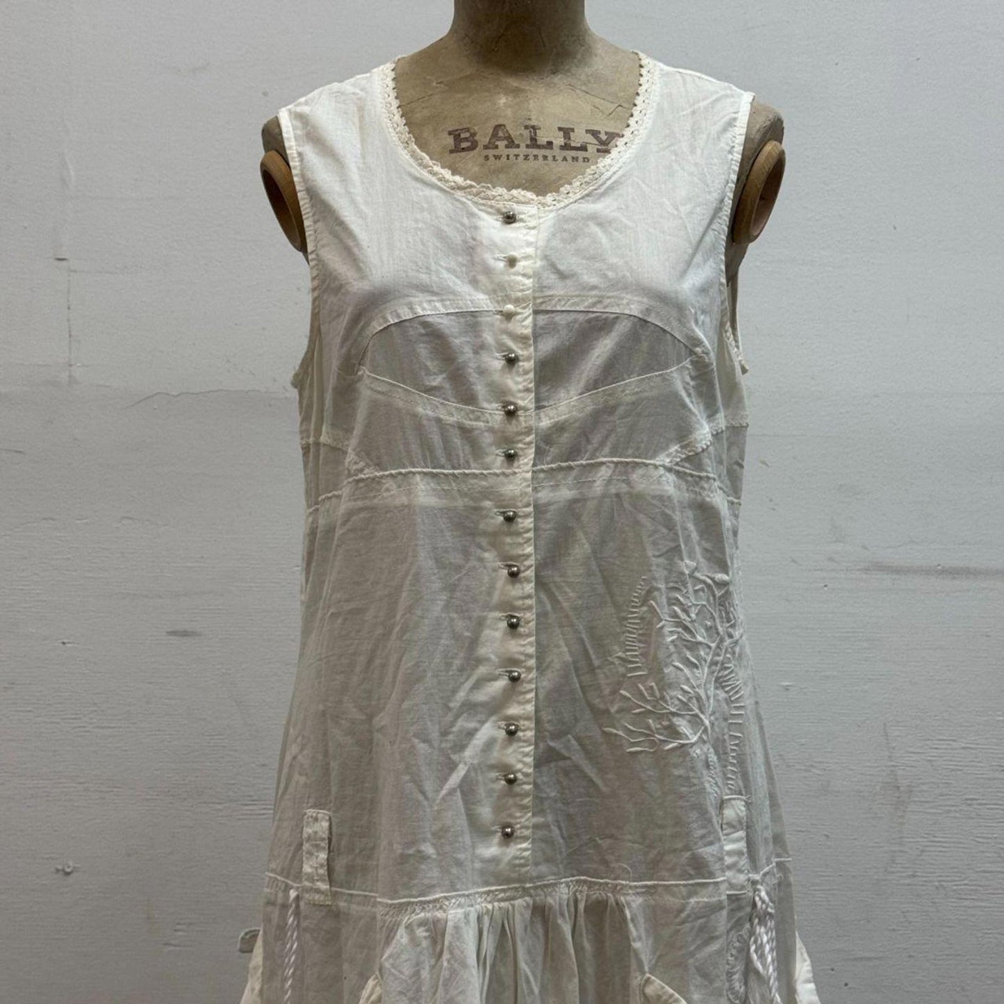 Vintage La Mode Est à Vous White Cotton Parachute Dress