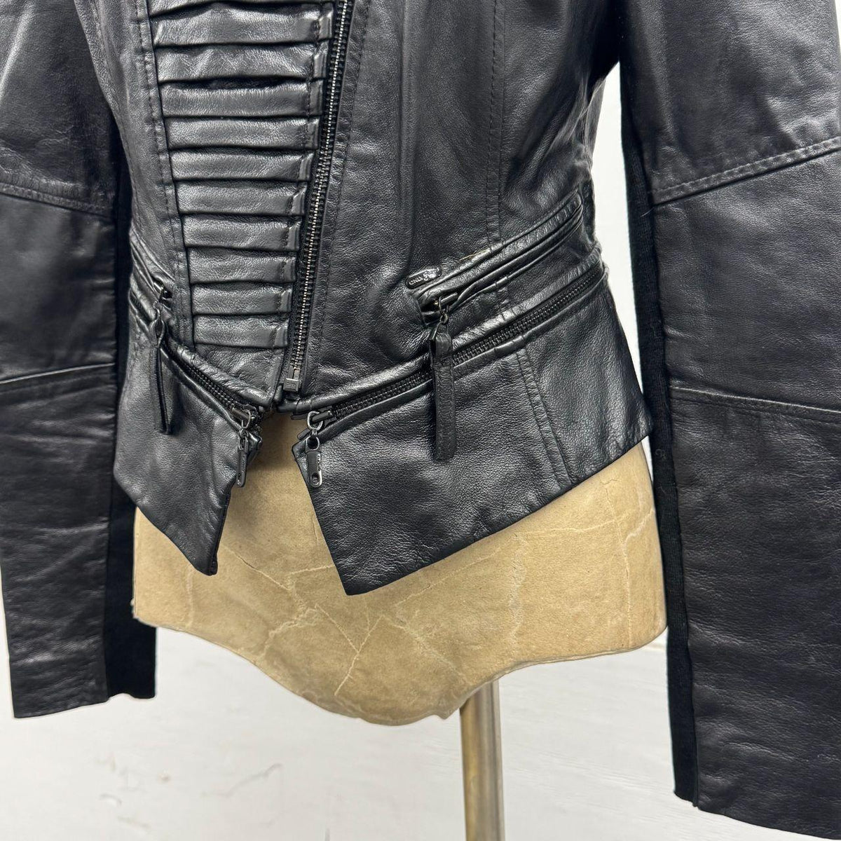 ONLY Cyberpunk Moto Genuine Leather Convertible 2-in-1 Cropped Jacket