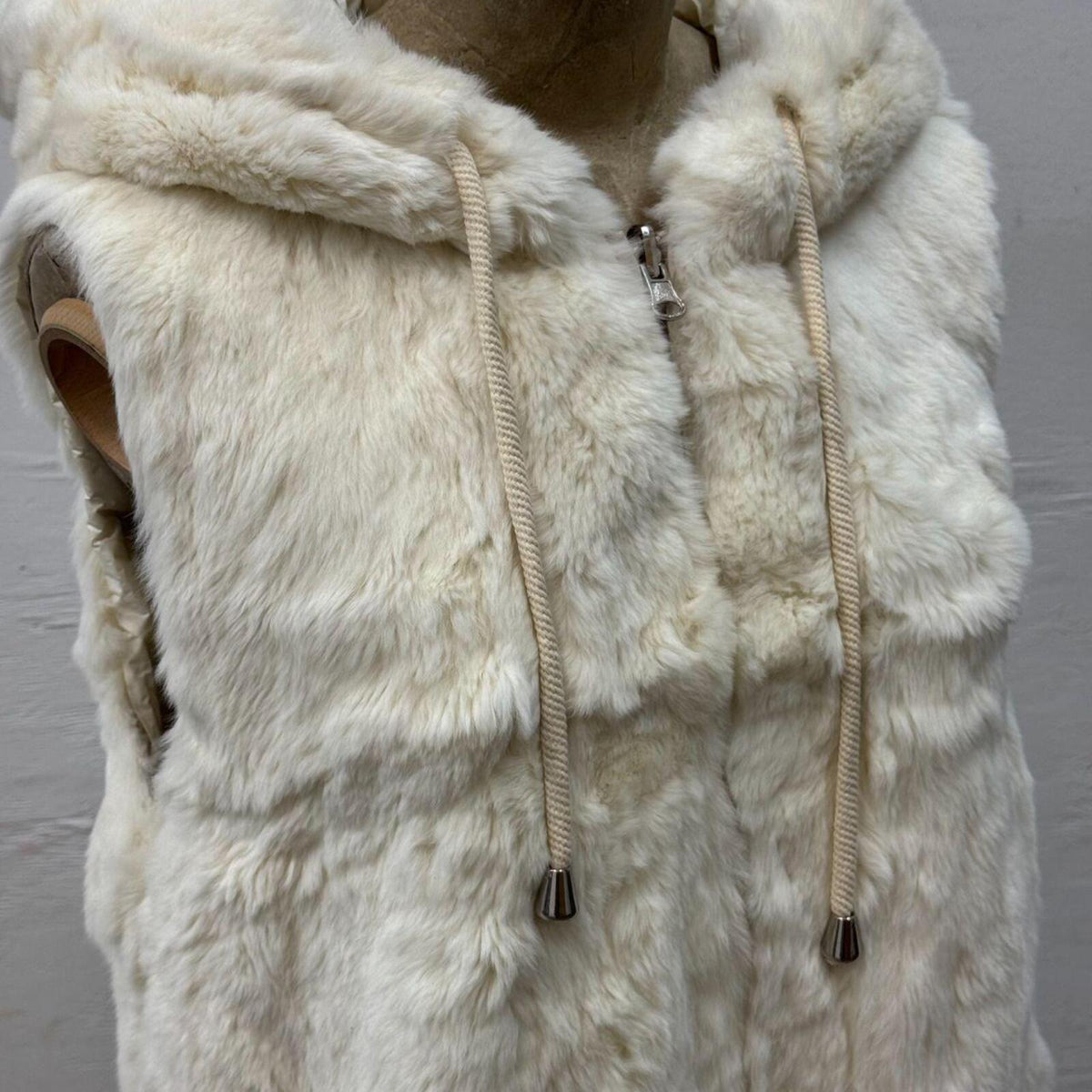 Vintage Y2K Ivory Hooded Rabbit Fur Gilet