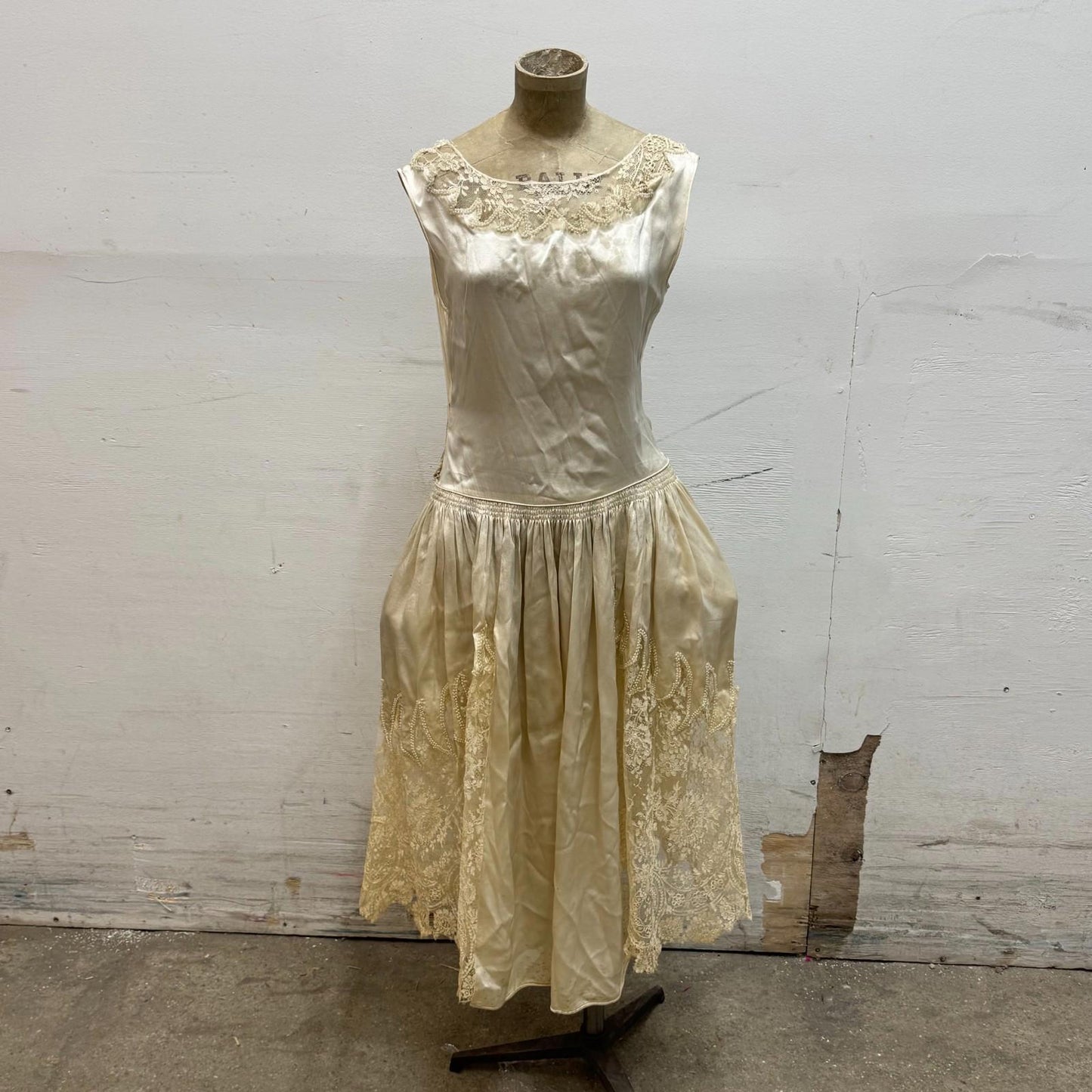 Antique 1920s Silk & Lace White Pearl Robe de Style Flapper Dress Bridal Wedding