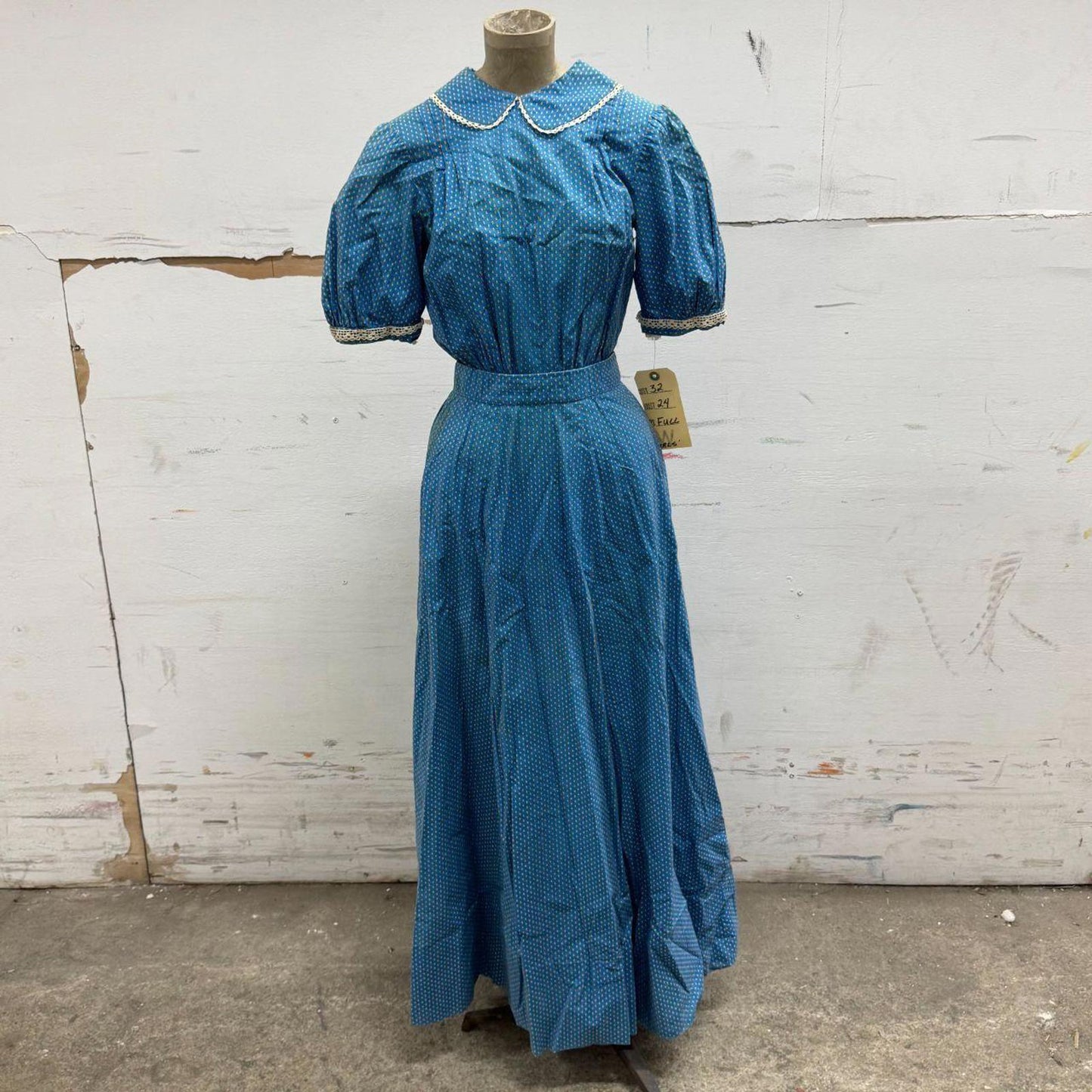 Vintage 50s does 1800s Blue Paisley Calico Cotton Prairie Gown