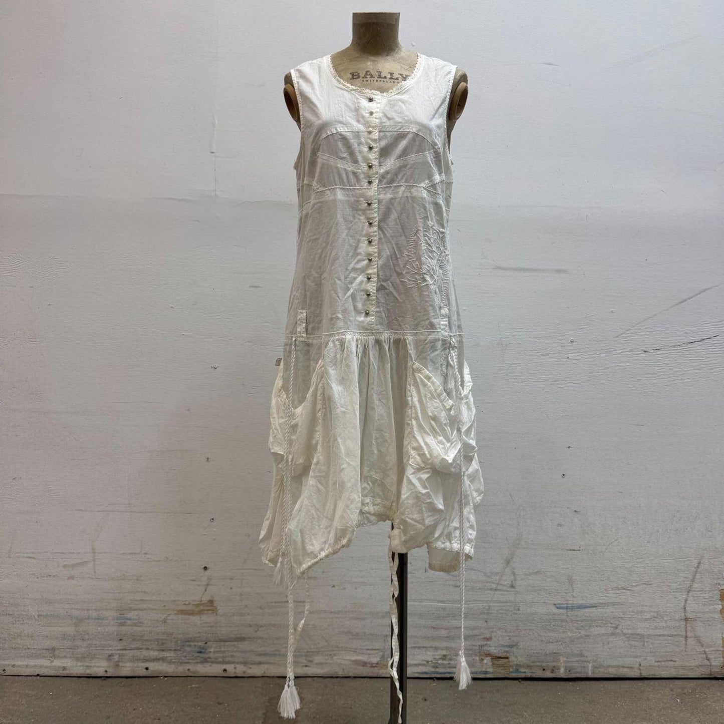Vintage La Mode Est à Vous White Cotton Parachute Dress