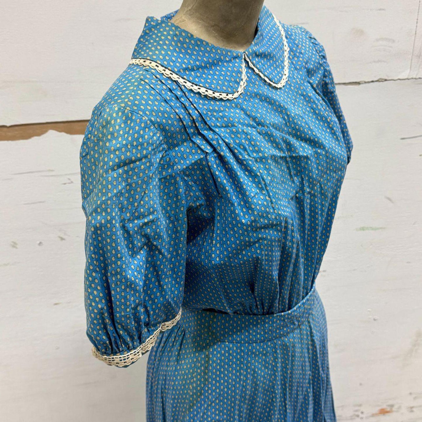 Vintage 50s does 1800s Blue Paisley Calico Cotton Prairie Gown