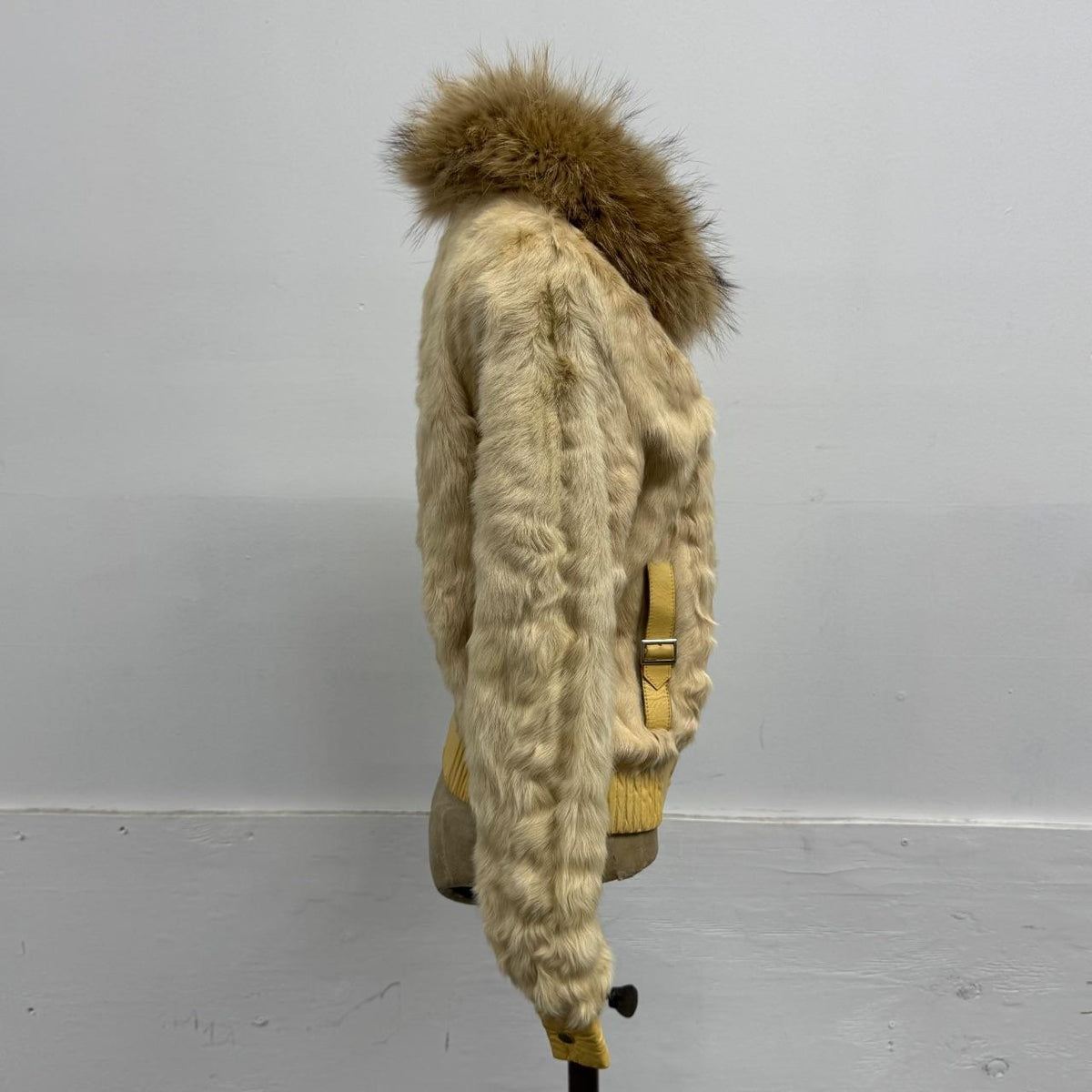 Vintage Y2K Cream Fur Bomber Jacket w Raccoon Fur Collar Yellow Coat