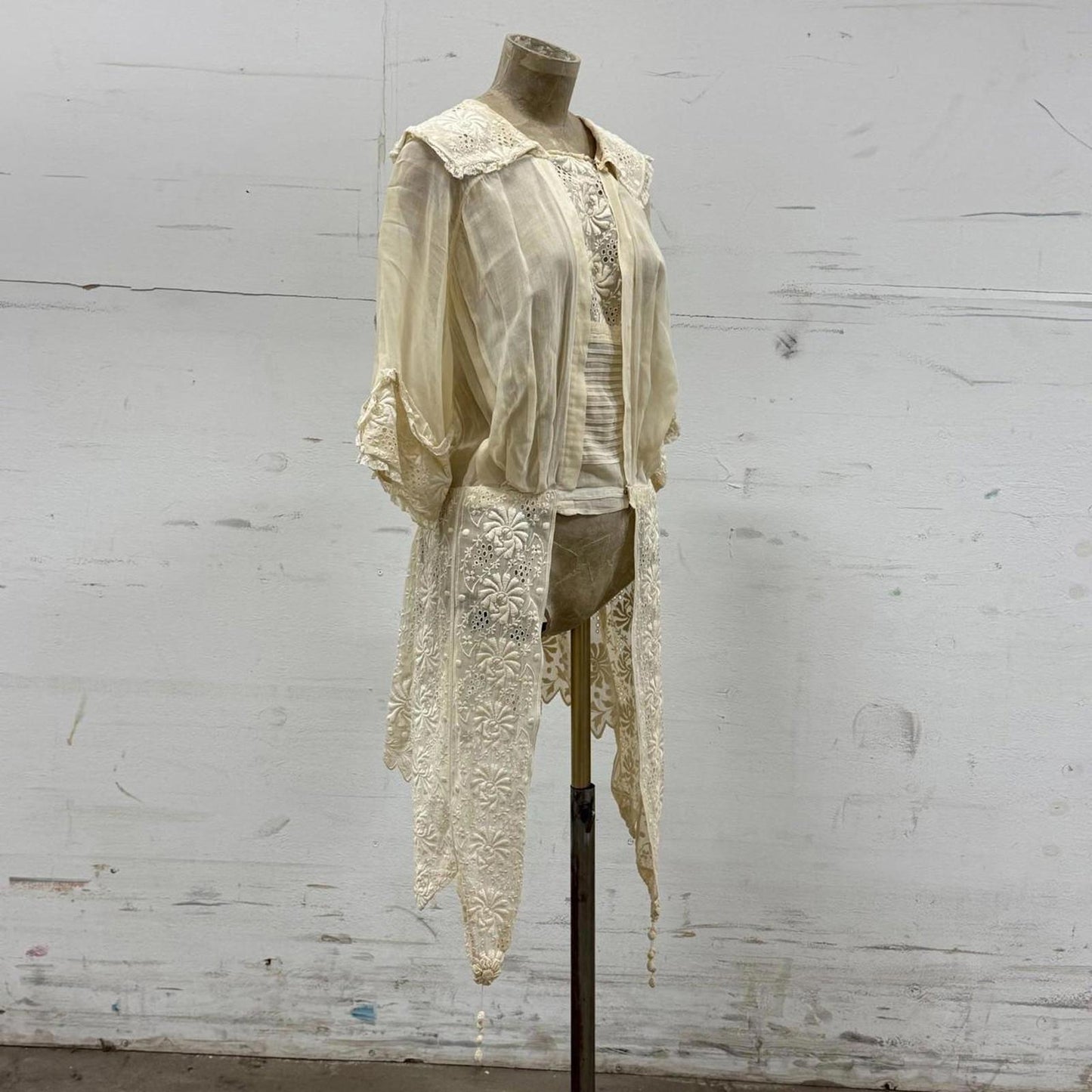 RARE Antique Edwardian White Broderie Tea Robe Jacket