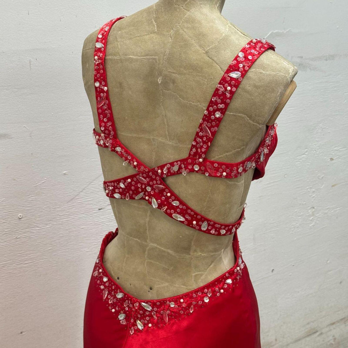 Vintage Y2K Adrianna Papell Backless Crimson Satin Gown 4