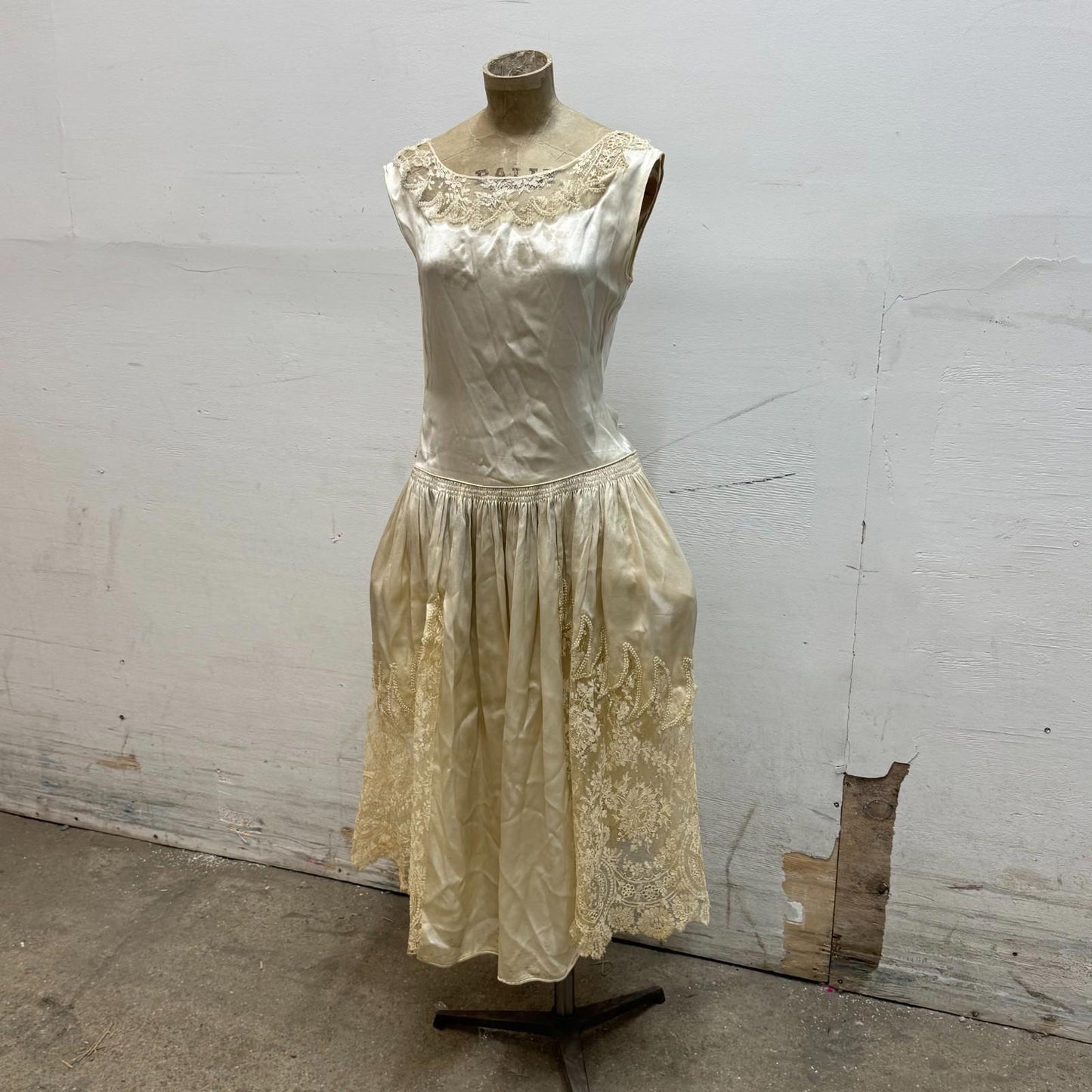 Antique 1920s Silk & Lace White Pearl Robe de Style Flapper Dress Bridal Wedding