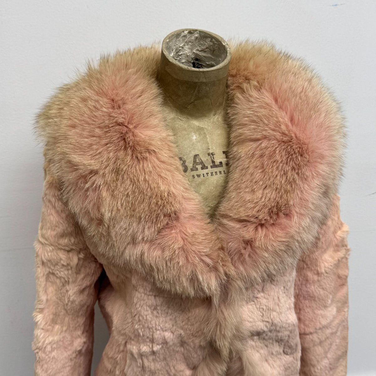 Vintage Y2K Pastel Baby Pink Cropped Rabbit & Fox Fur Jacket Coat