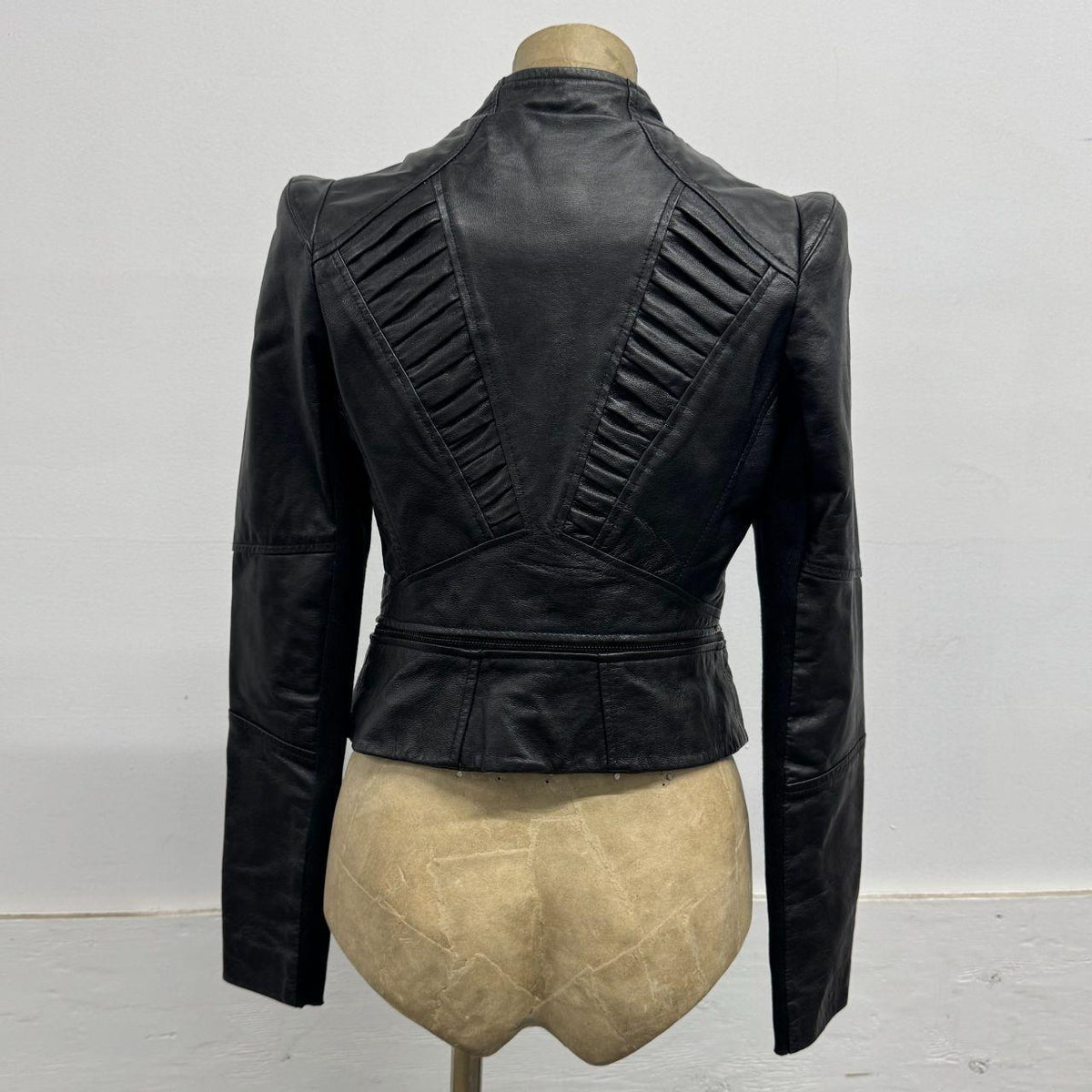 ONLY Cyberpunk Moto Genuine Leather Convertible 2-in-1 Cropped Jacket