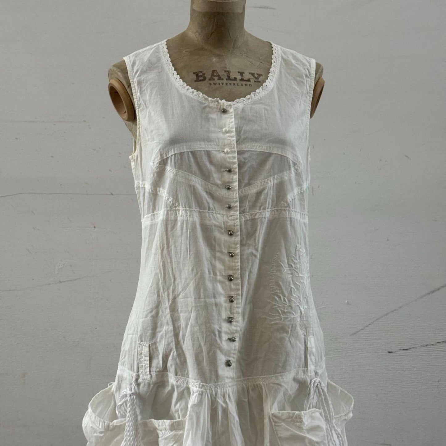 Vintage La Mode Est à Vous White Cotton Parachute Dress