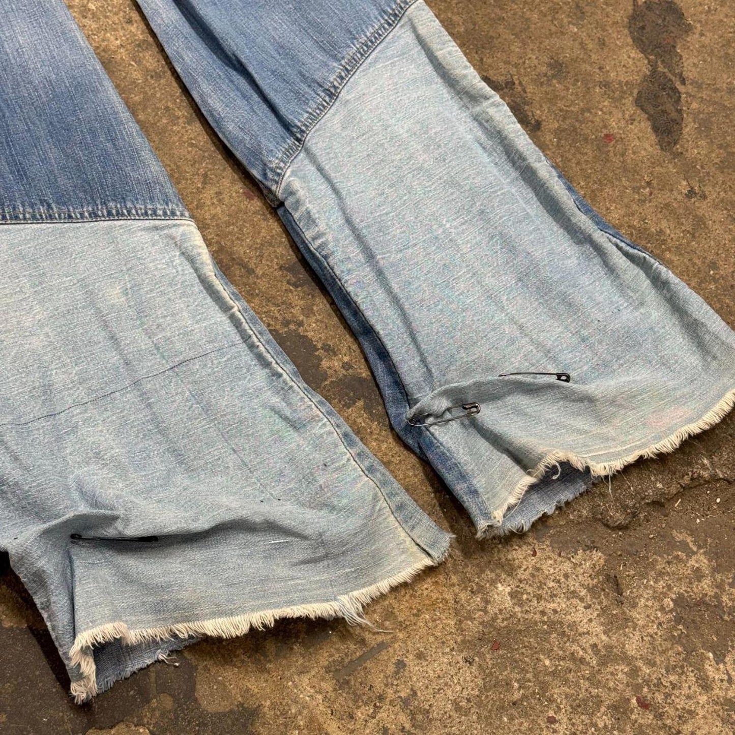 Vintage 70s Multi-Tonal Patchwork Flare Thrashed Denim Jeans XS